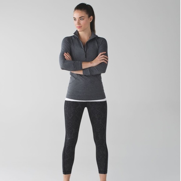 NWT lululemon pace tight lights out - size 6 - reflective reptile - Picture 2 of 7